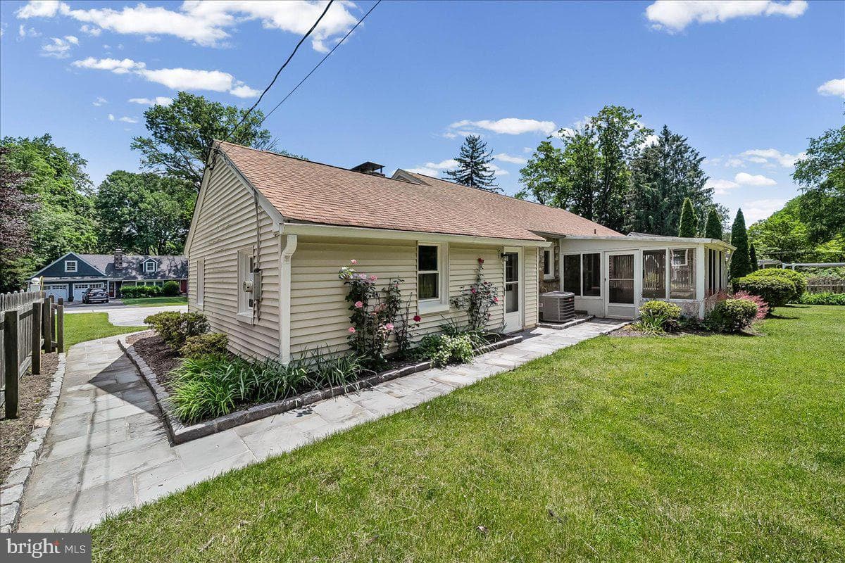 820 Spruce Avenue photo 30
