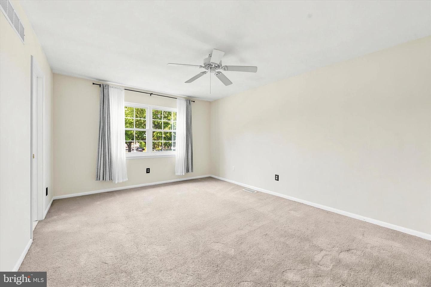 324 Carlyn Court photo 13