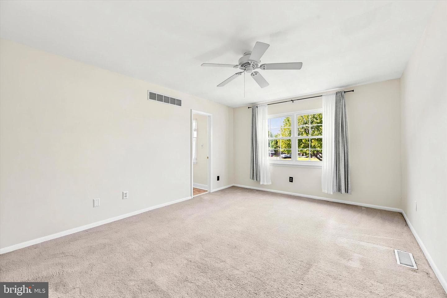324 Carlyn Court photo 15