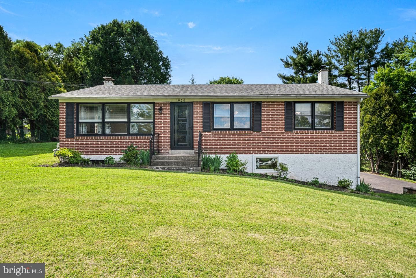 1068 Ebelhare Road photo 1