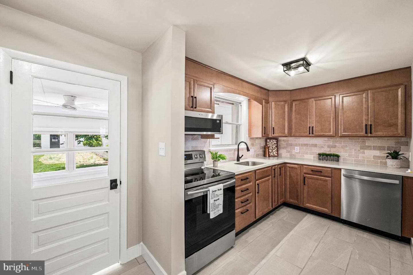 1024 W Bridge Street photo 15