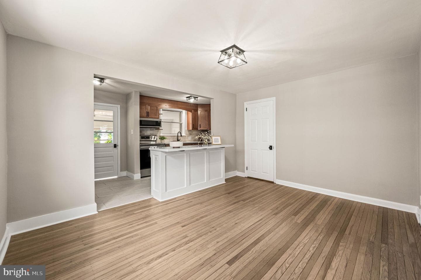 1024 W Bridge Street photo 8