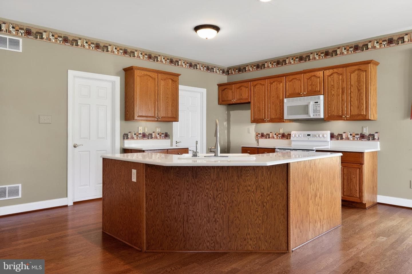 307 Sawgrass Court photo 9