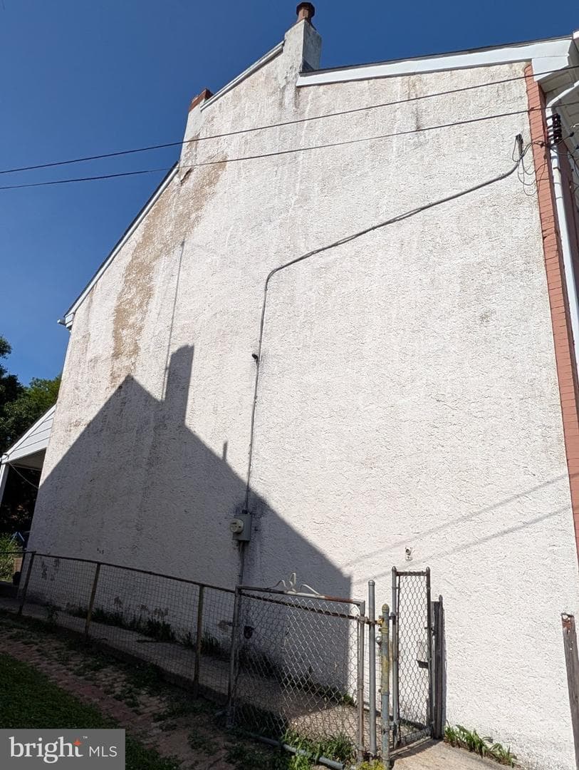 239 Hall Street photo 23