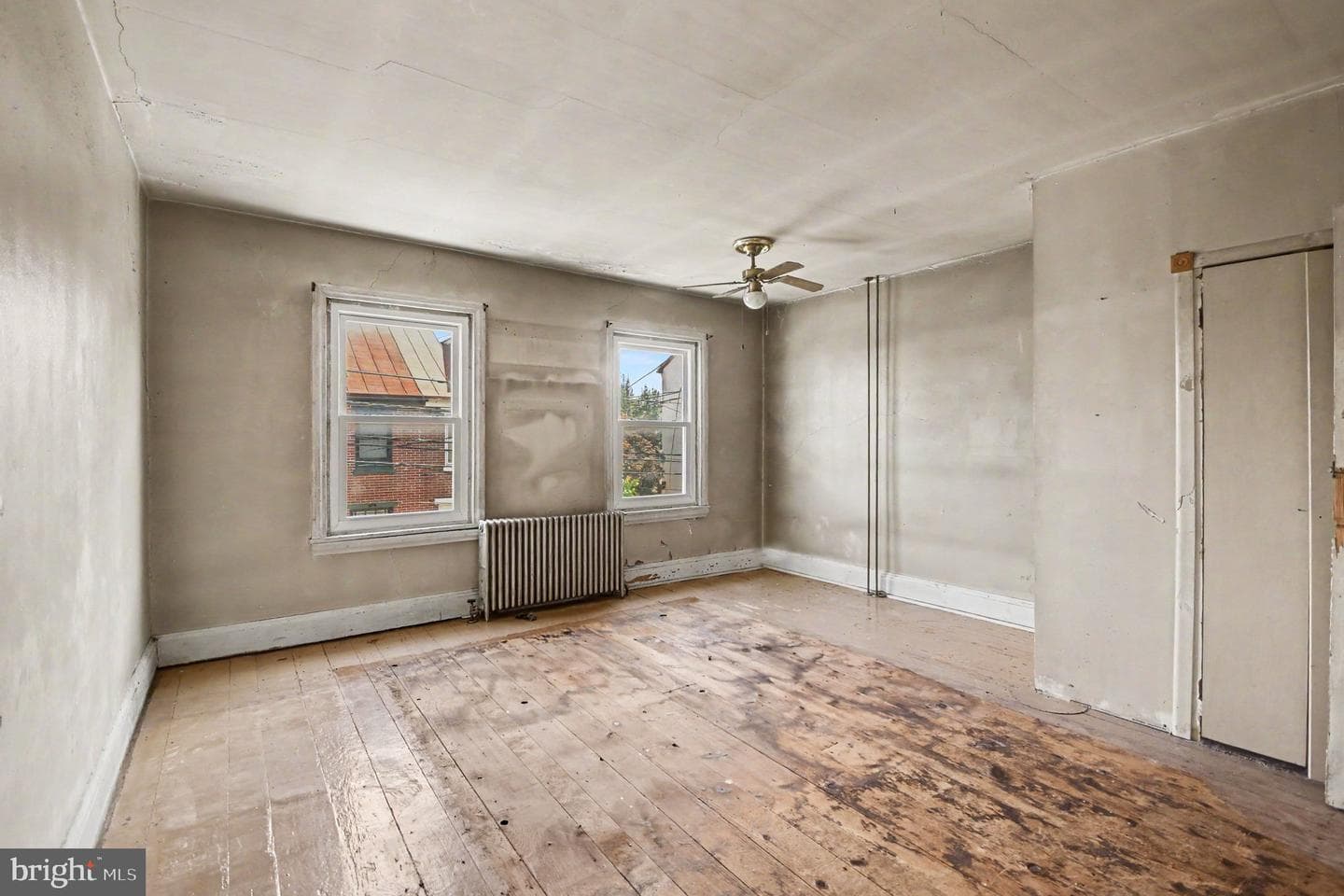 239 Hall Street photo 9