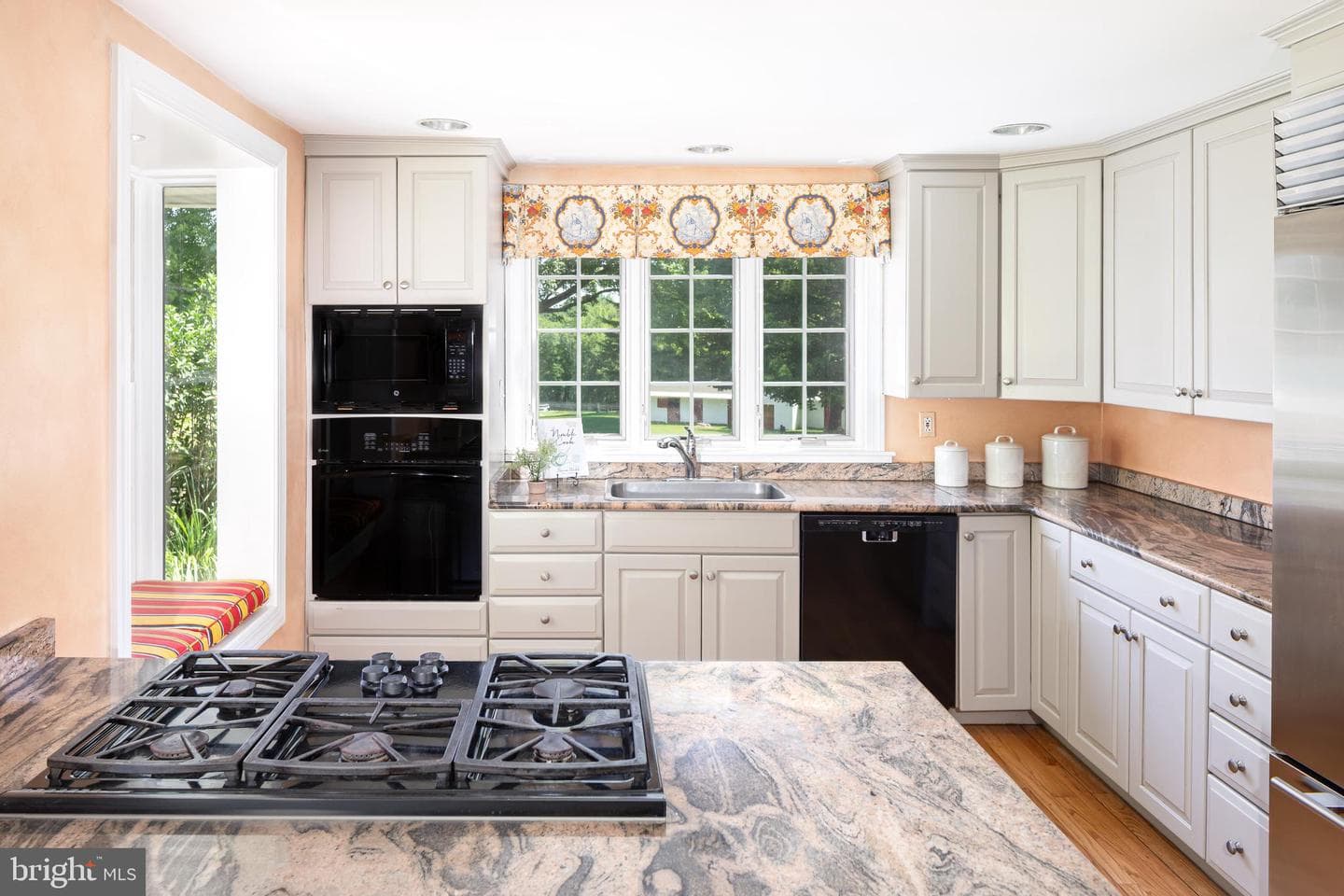 137 Davis Road photo 19
