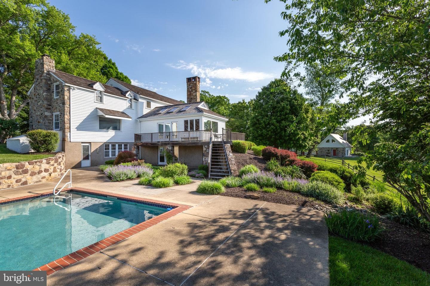 137 Davis Road photo 47