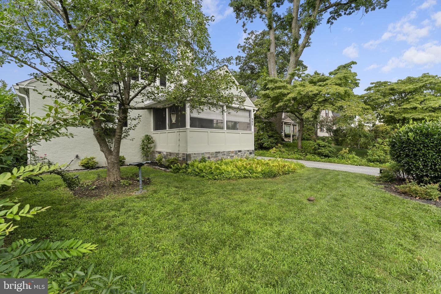 552 Woodside Avenue photo 3