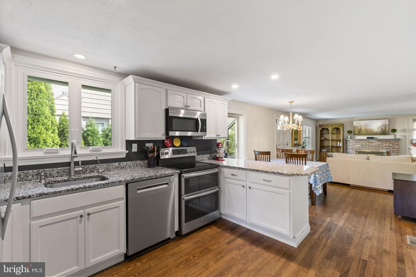 552 Woodside Avenue photo 9