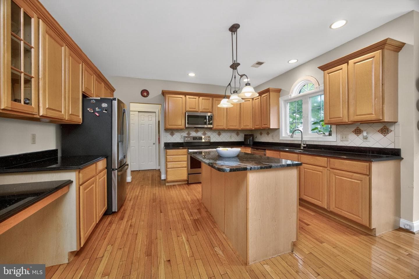 904 Victoria Court photo 19