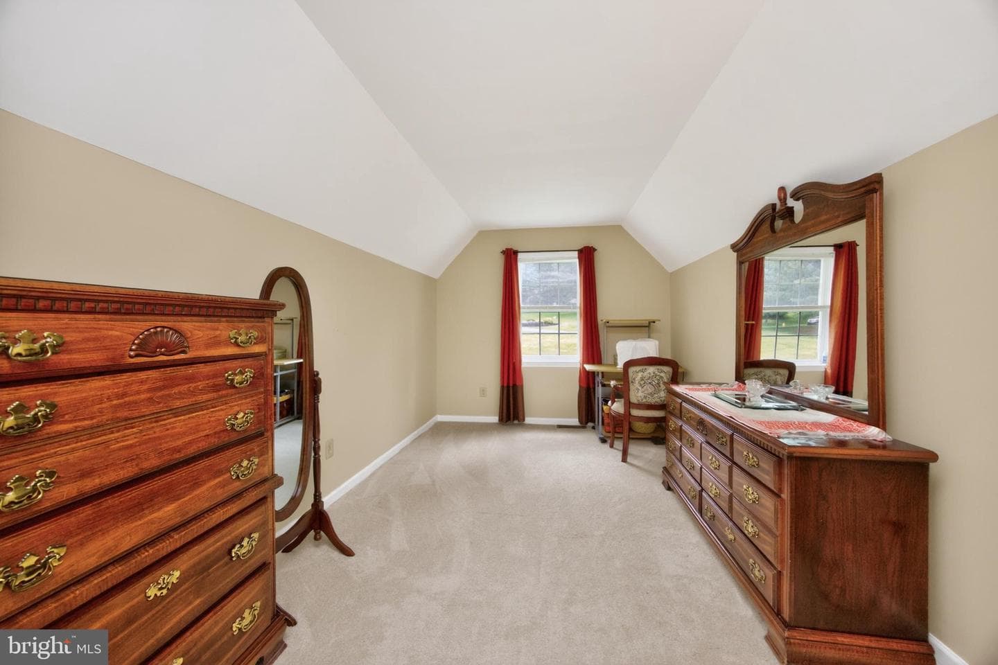 904 Victoria Court photo 34