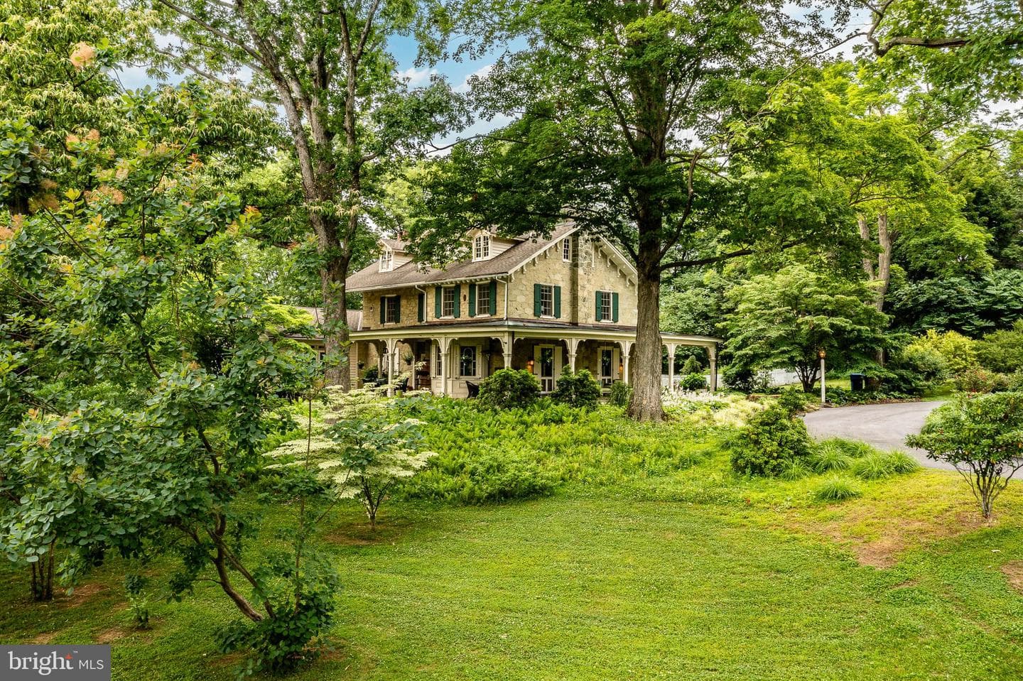 1001 Country Club Road photo 1
