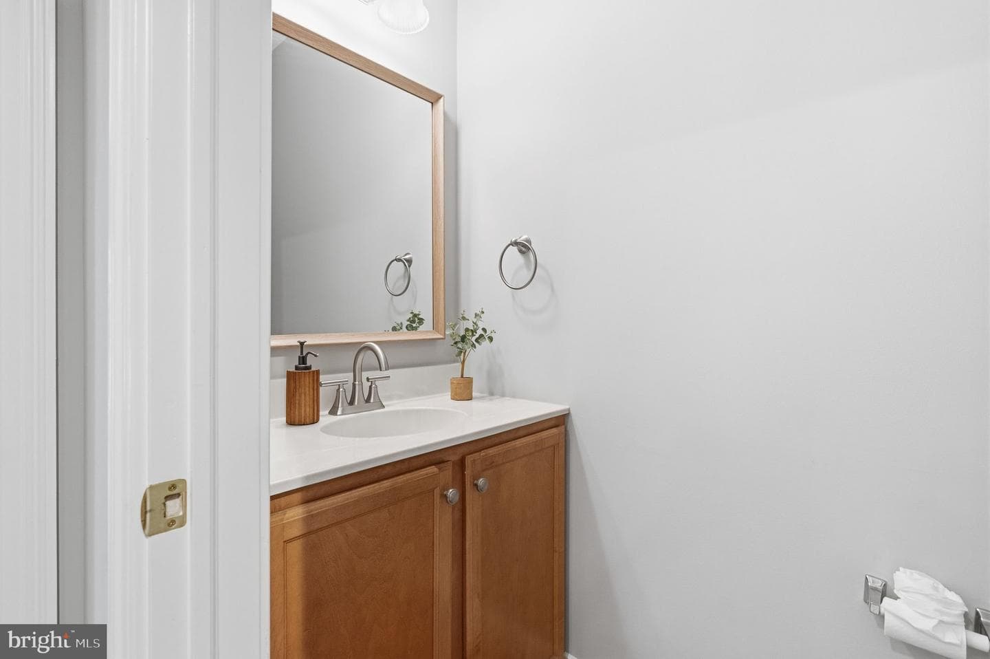 308 E Mulberry Street photo 21