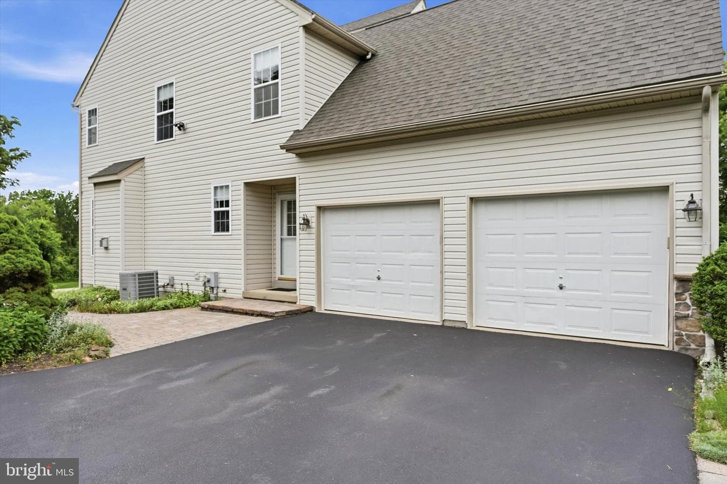 108 Cooper Hawk Drive photo 33