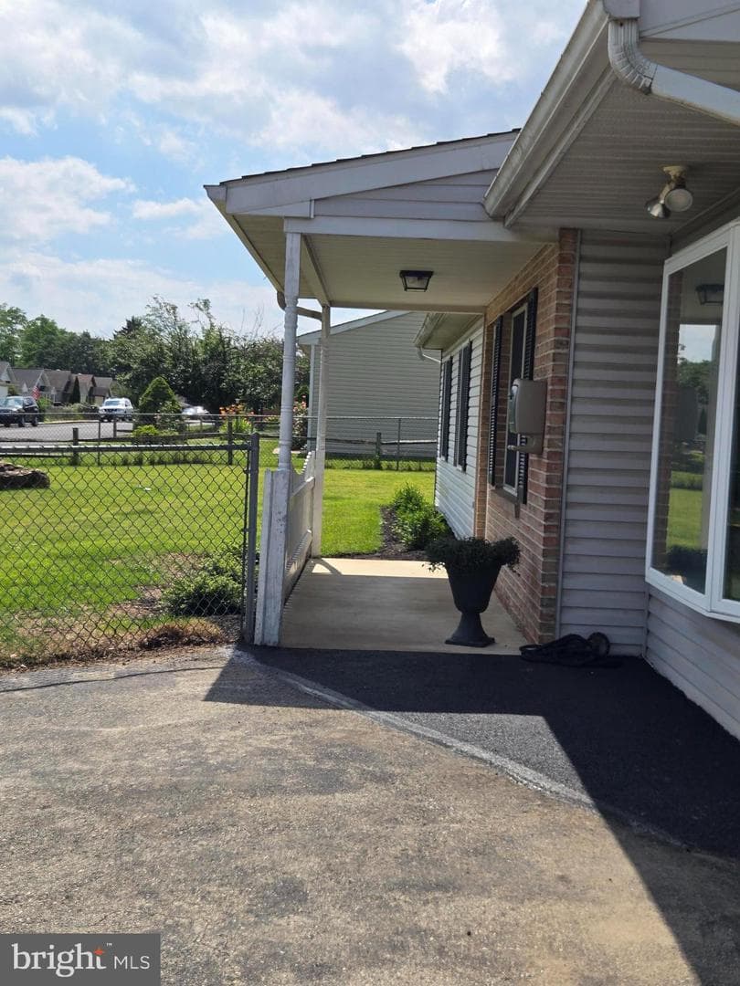 901 Charles Street photo 2