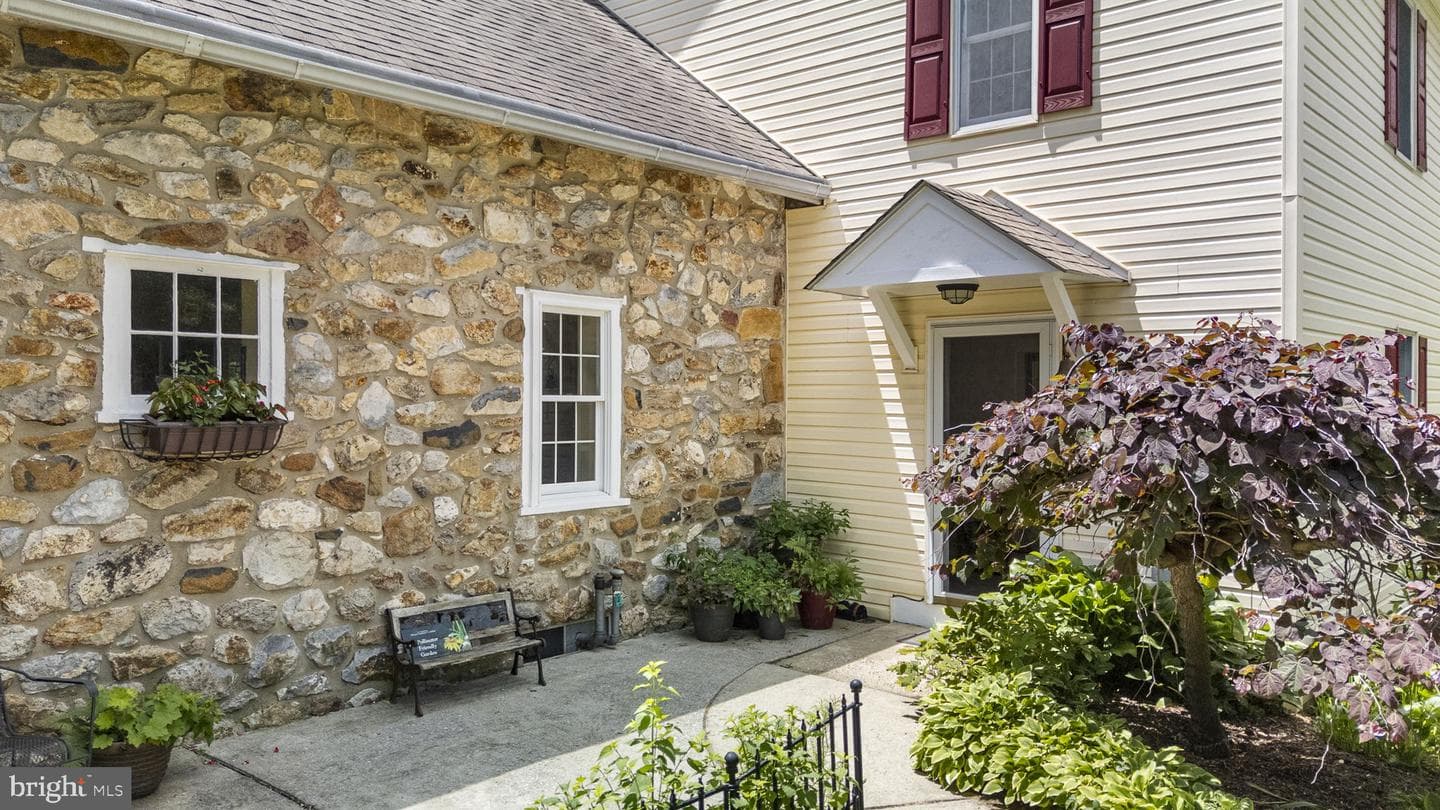 404 Indian Run Road photo 2