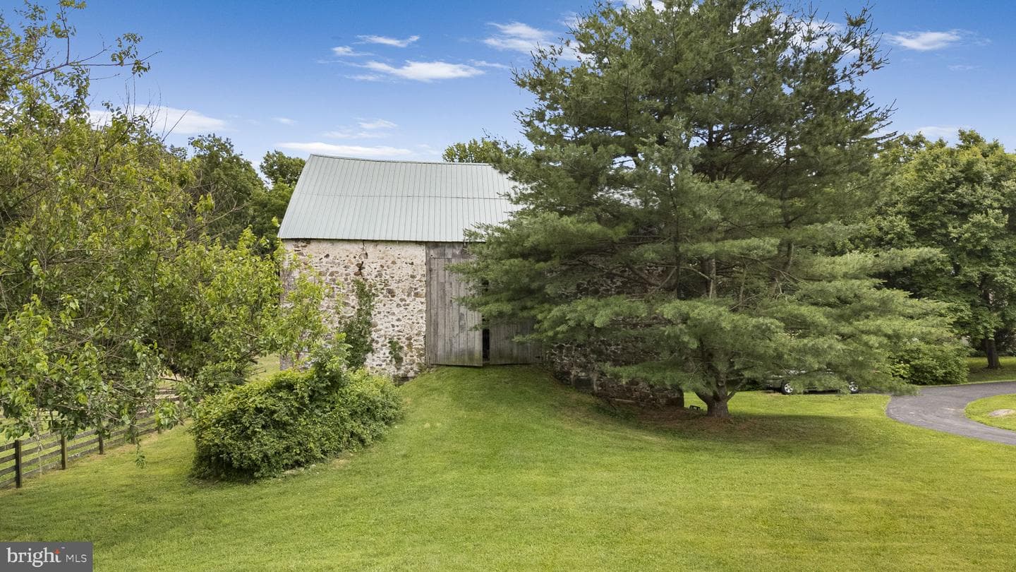 404 Indian Run Road photo 32