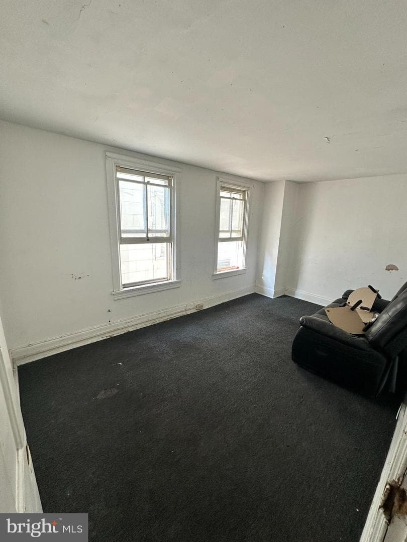 712 E Lincoln Highway photo 4