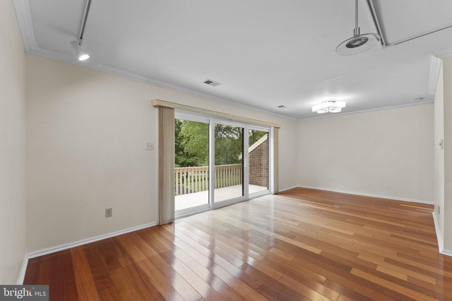 10 Elan Lane photo 17