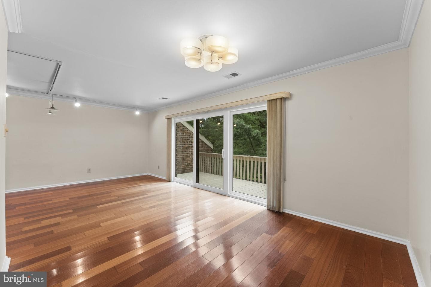 10 Elan Lane photo 18