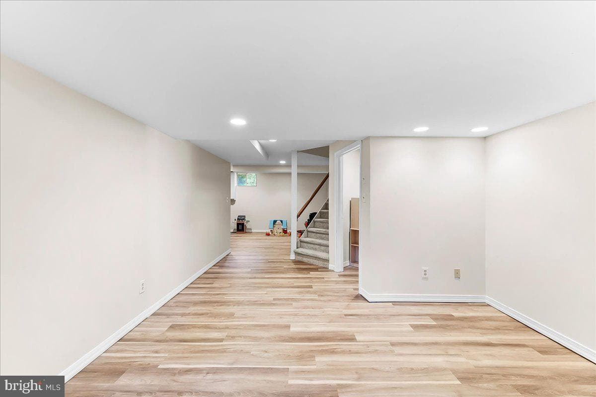 12 Peach Tree Lane photo 34