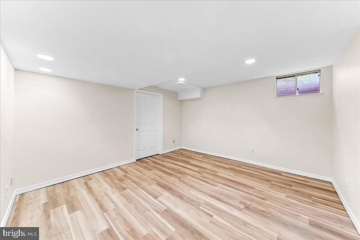 12 Peach Tree Lane photo 35