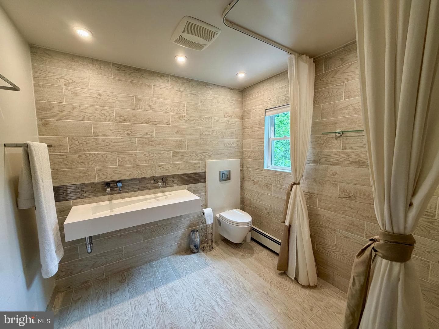 575 W Valley Road photo 11
