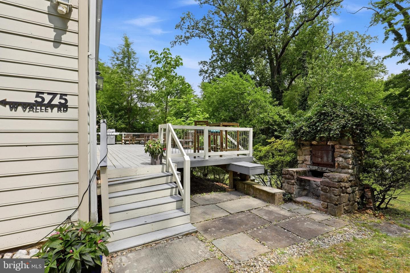 575 W Valley Road photo 20