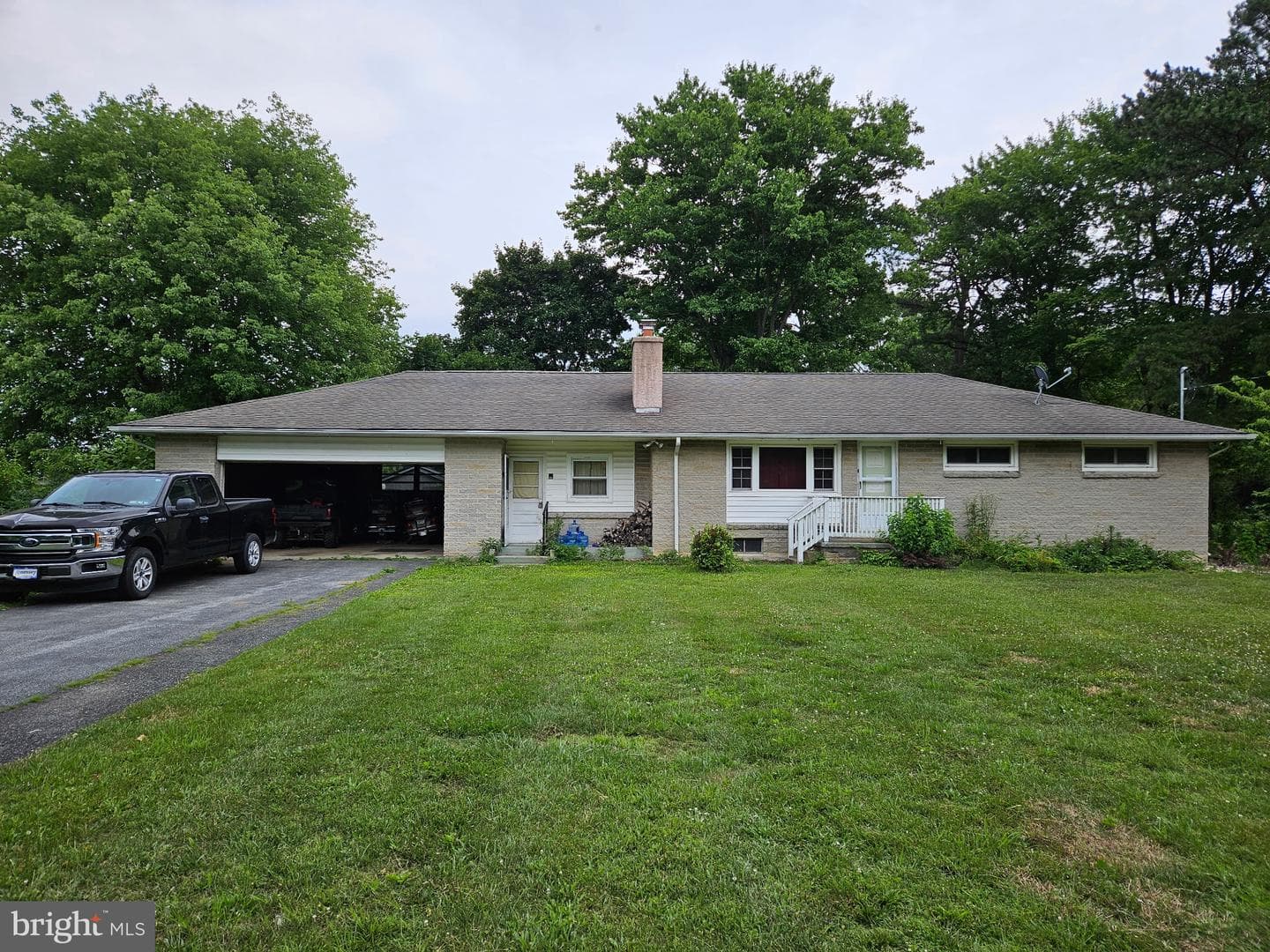 35 Nottingham Drive photo 1