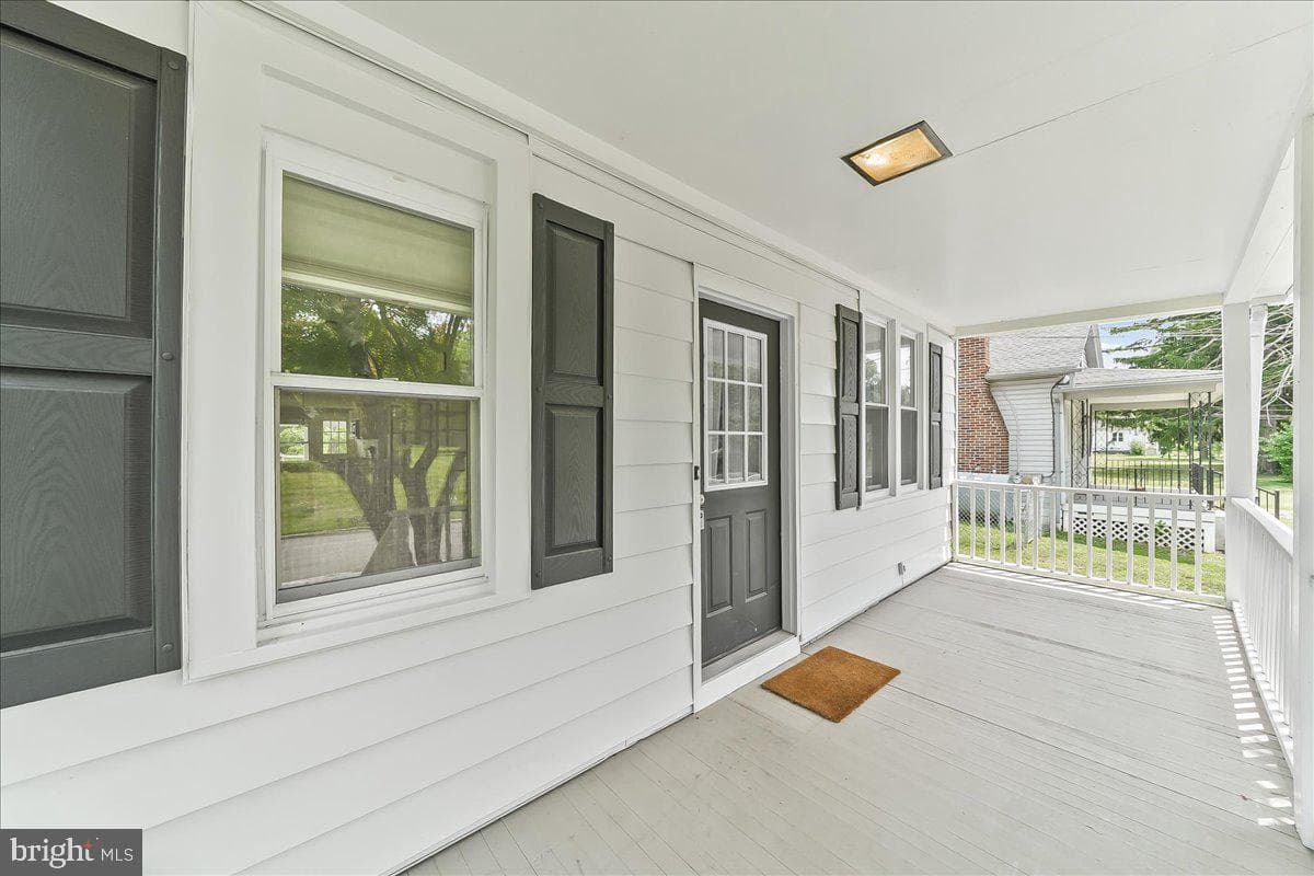 1019 Riverside Drive photo 4