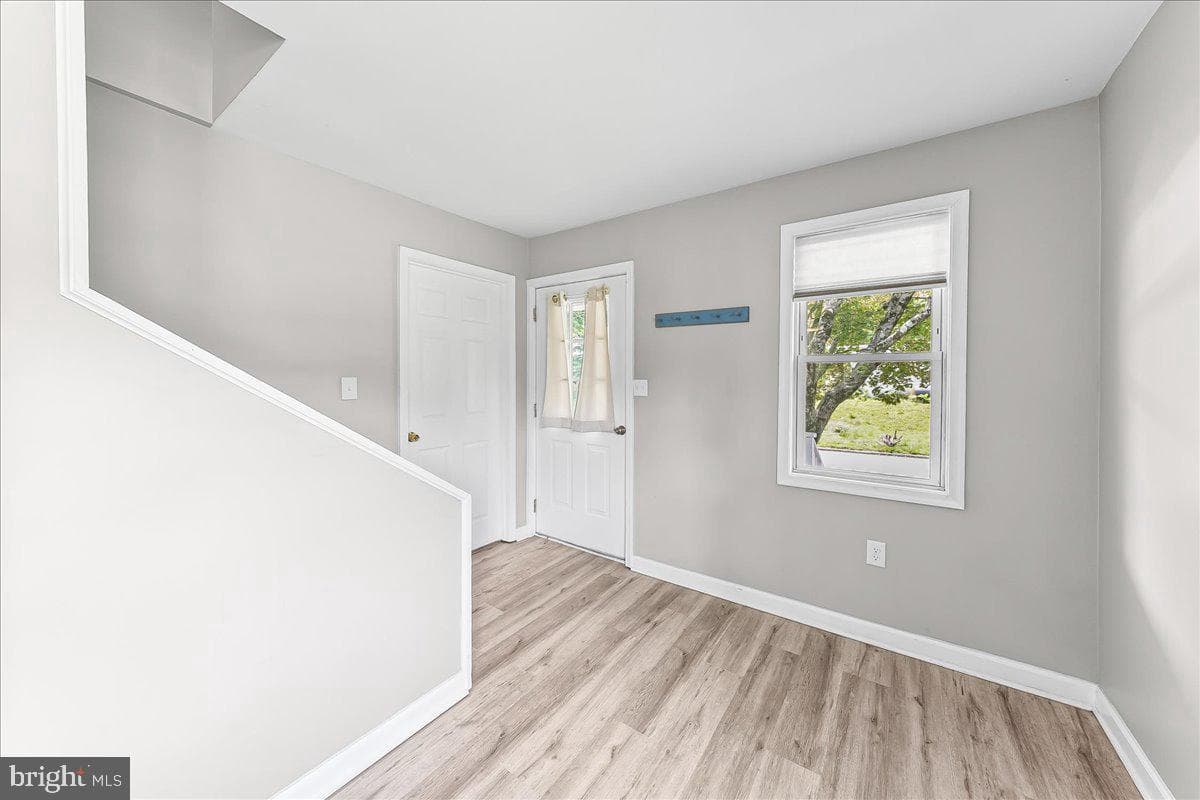 1019 Riverside Drive photo 5