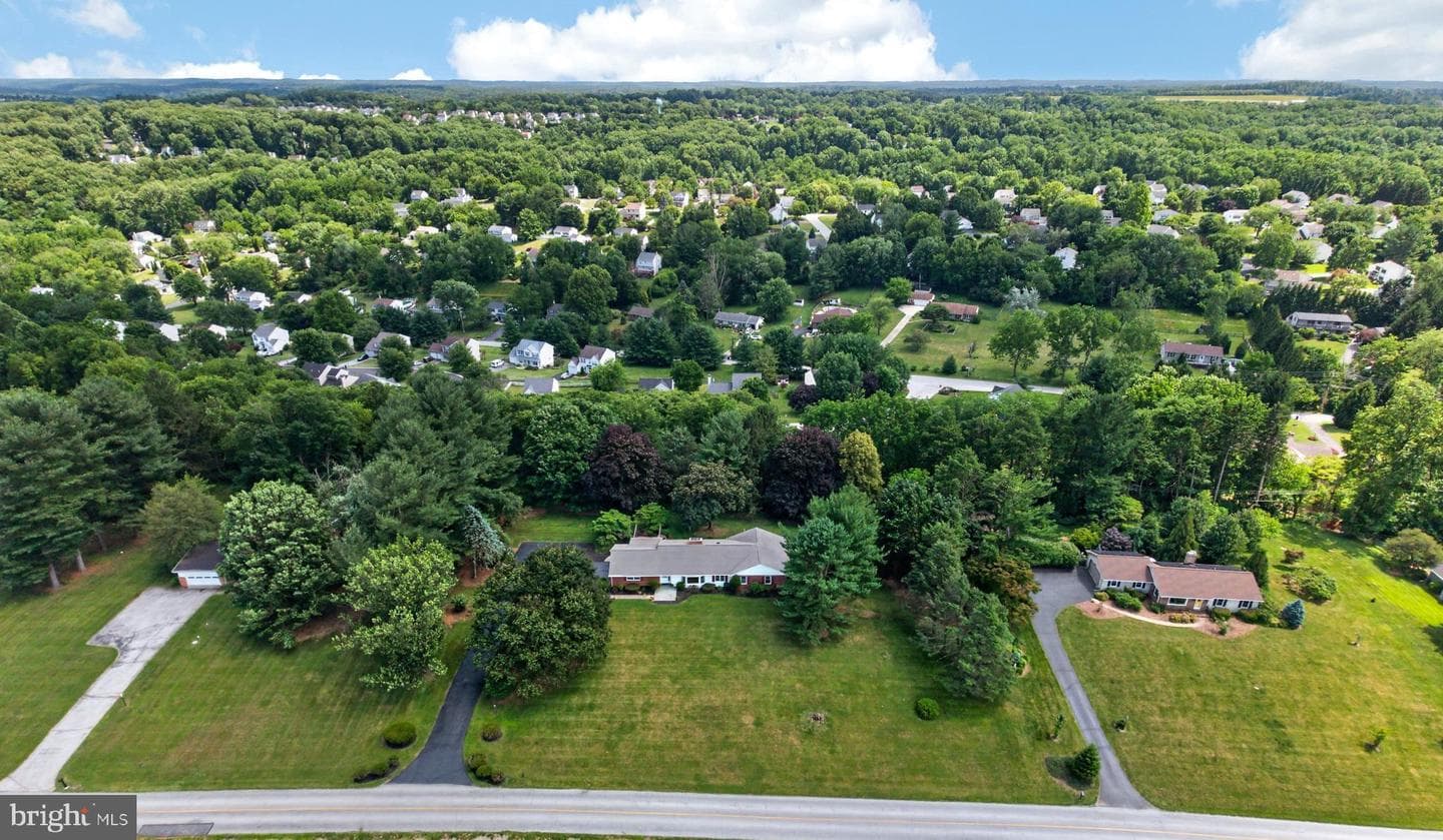 555 Country Club Road photo 3