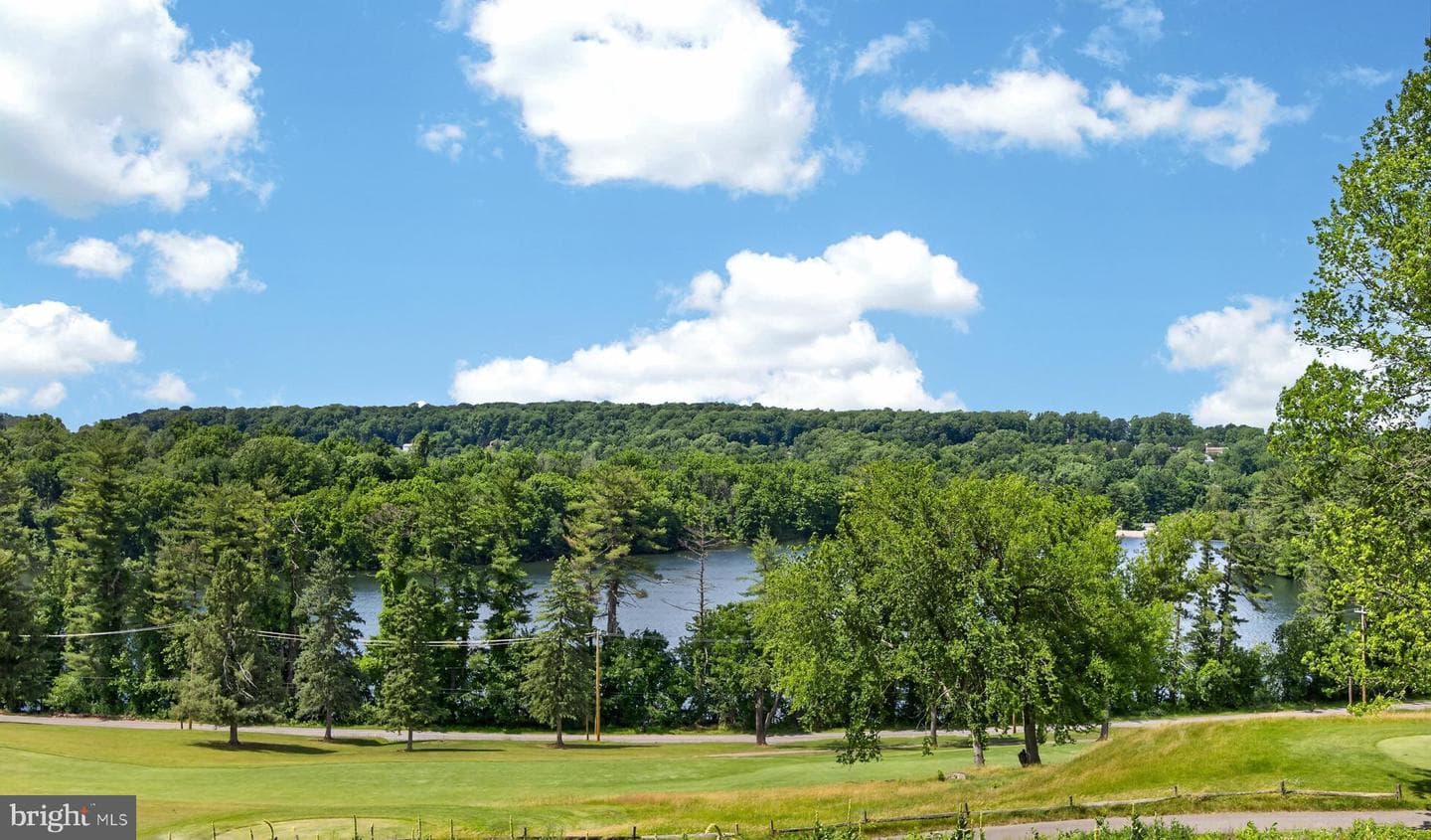 555 Country Club Road photo 4