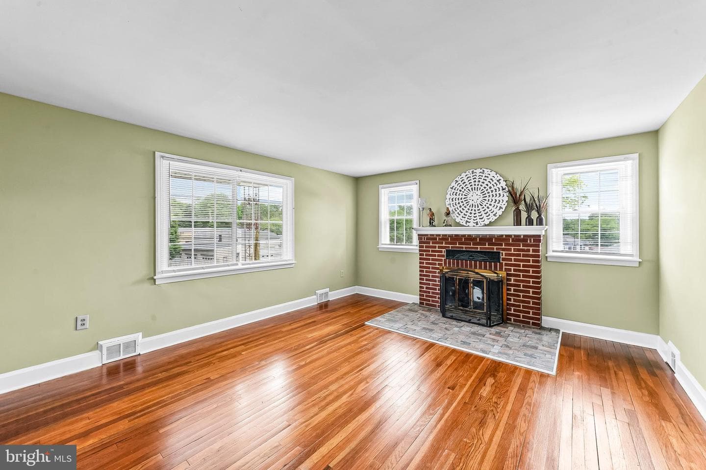 253 N Guernsey Road photo 4