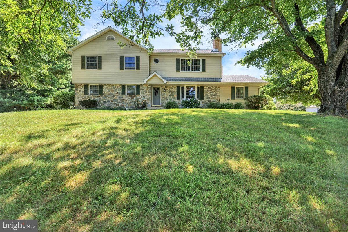 1170 N Manor Road, Honey Brook