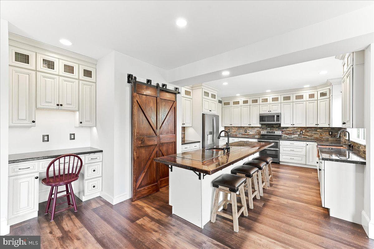 206 Crimson Drive photo 17