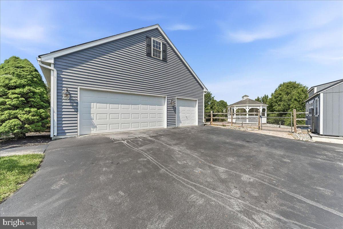 206 Crimson Drive photo 4