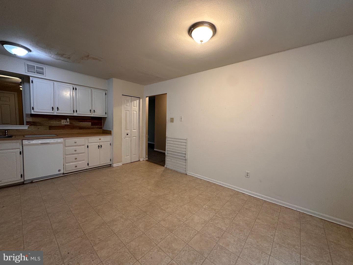341 Kidwelly Court photo 10