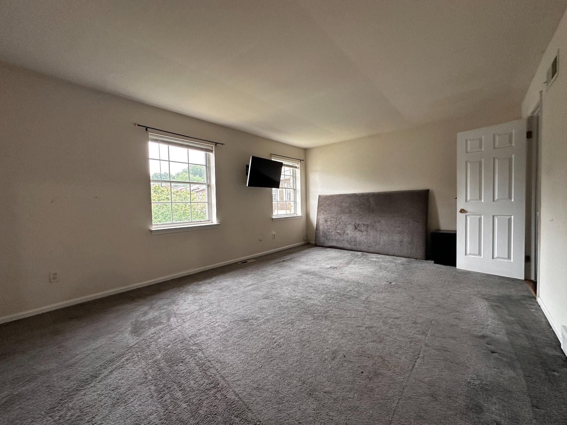 341 Kidwelly Court photo 15