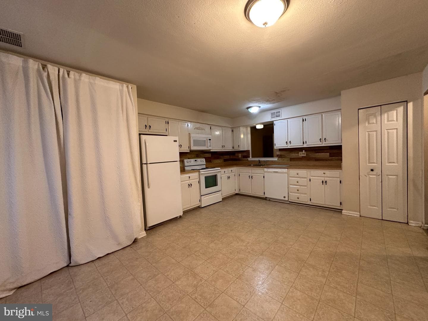 341 Kidwelly Court photo 8