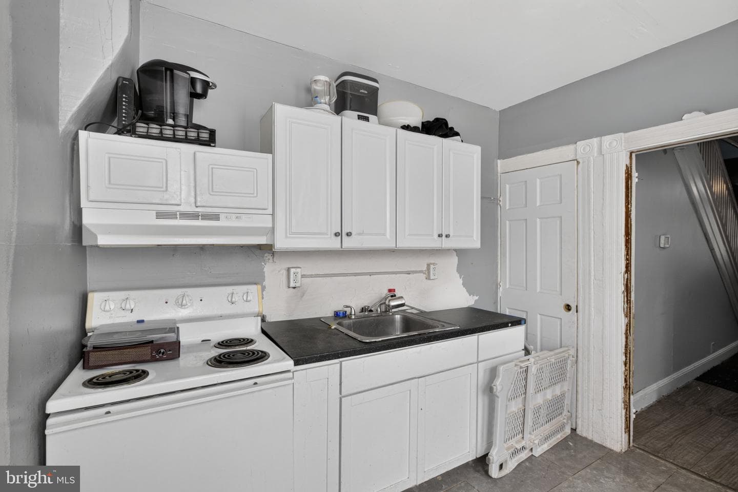 560 Coates Street photo 15