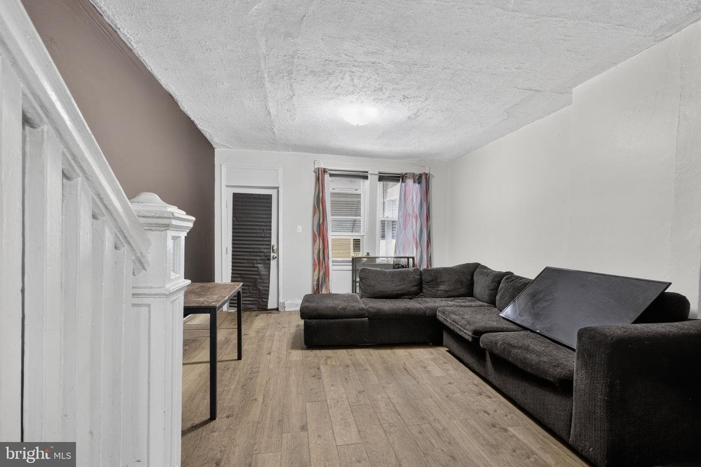 560 Coates Street photo 8