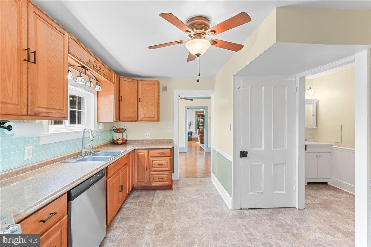 2499 Forge Road photo 18
