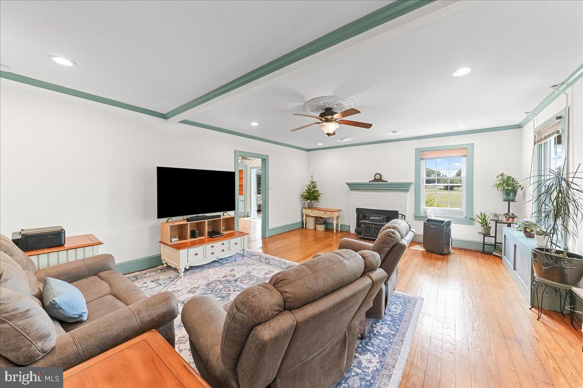 2499 Forge Road photo 9