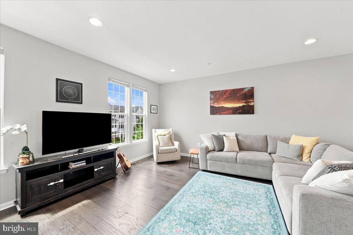 225 Ashburn Road photo 18