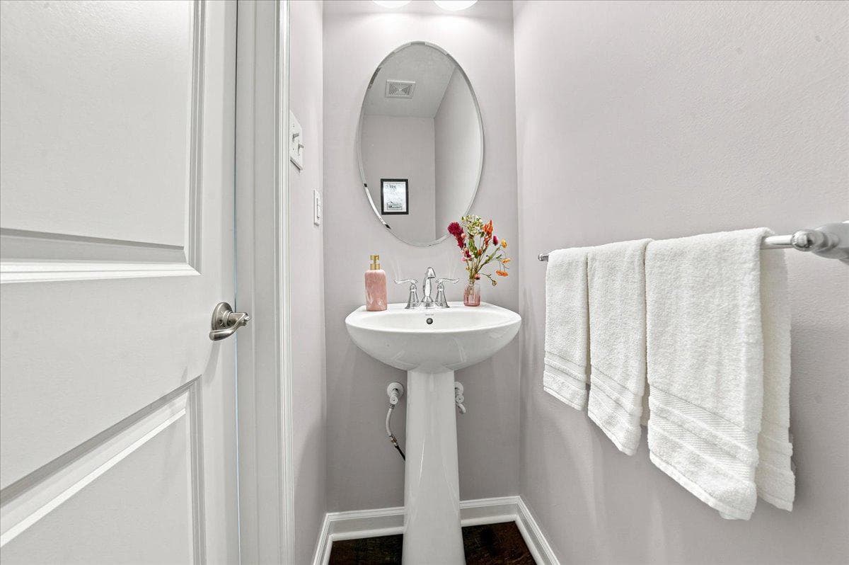 225 Ashburn Road photo 19