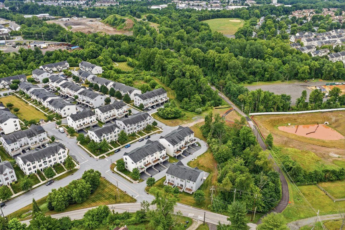 225 Ashburn Road photo 34