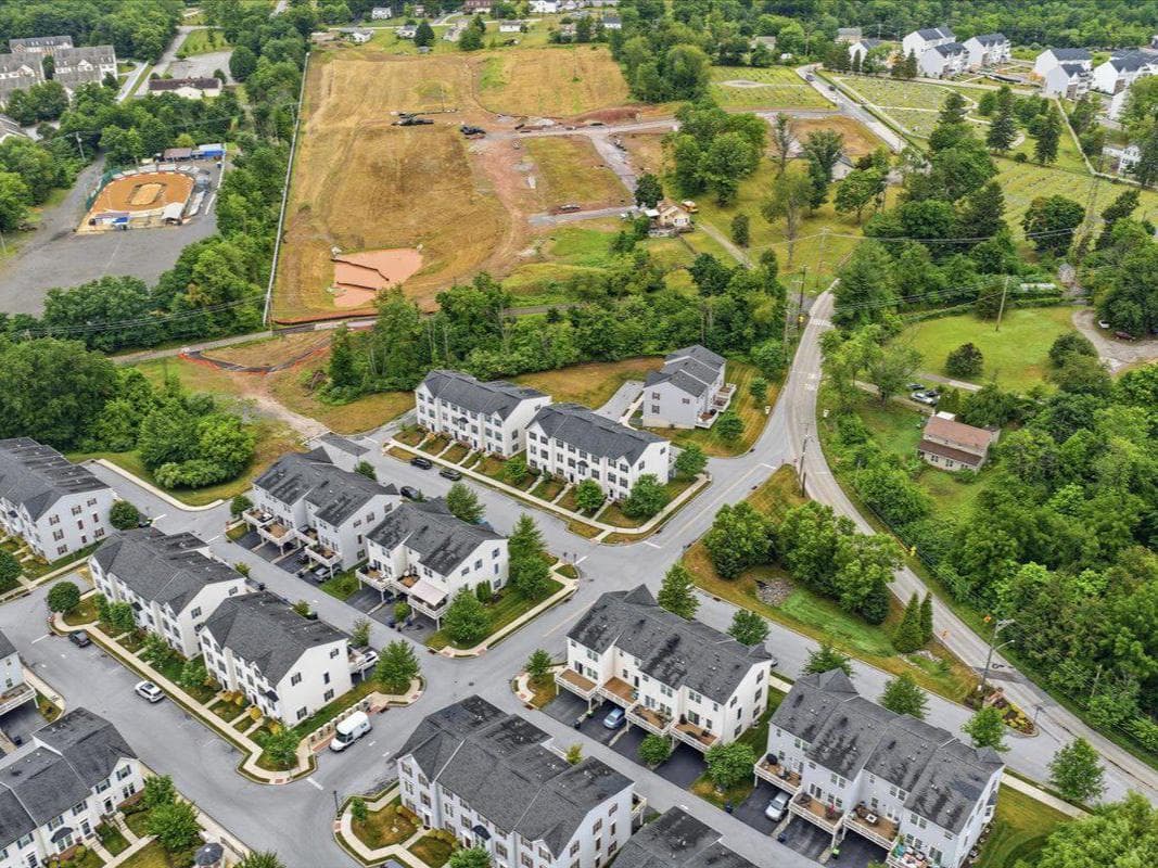 225 Ashburn Road photo 35