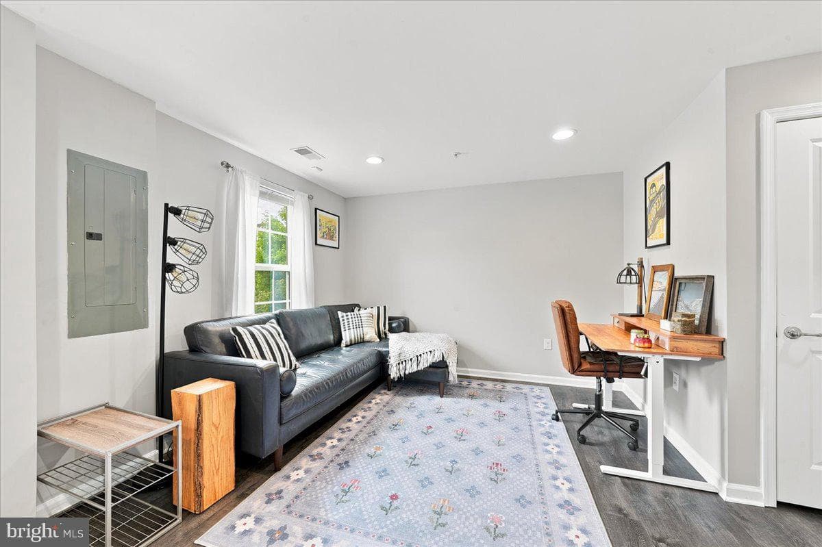 225 Ashburn Road photo 7