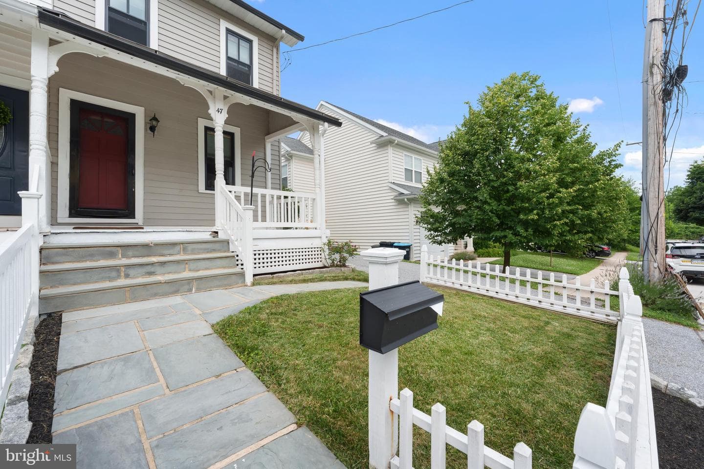 47 Walnut Avenue photo 3